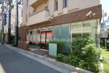 1階部分に店舗があります。