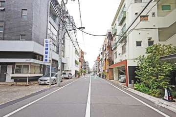敷地北側の前面道路