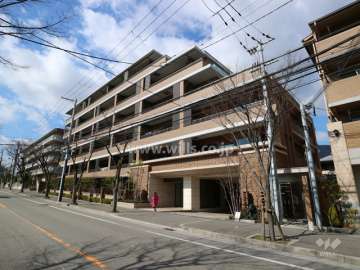 ライオンズ苦楽園グランフォートの外観(東側から)