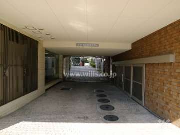 駐車場出入り口(リングシャッター付き)