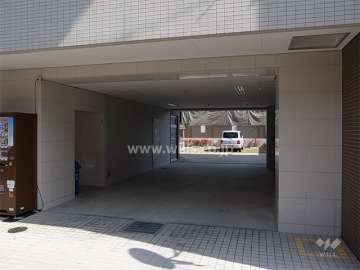駐車場と駐輪場の入口