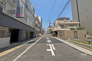 敷地西側前面道路（南側から）