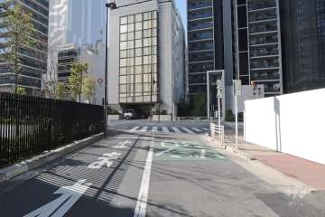 敷地南側の前面道路