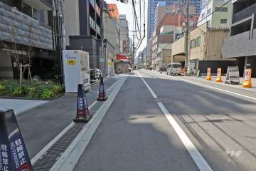 敷地北側の前面道路（東側から）