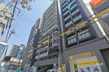 プレサンス堺筋本町ディスティニーの外観（西側から）