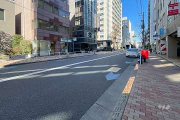 敷地西側の前面道路