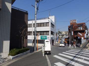 敷地東側の前面道路