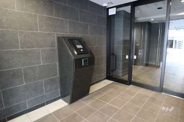 エントランスはオートロック付きです。