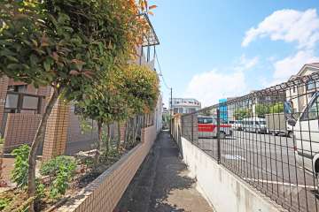 敷地東側の前面道路