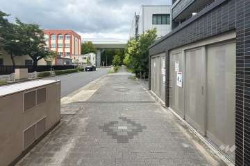 敷地西側前面道路(南側から)