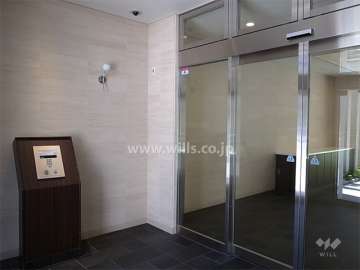 エントランスはオートロック付きです。