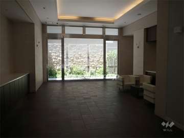 エントランスホールには談話スペースが設けられています。