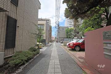 敷地東側の前面道路