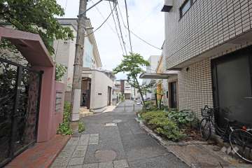 敷地東側の前面道路　