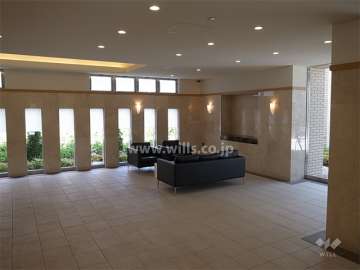 エントランスホールには談話スペースが設けられています。