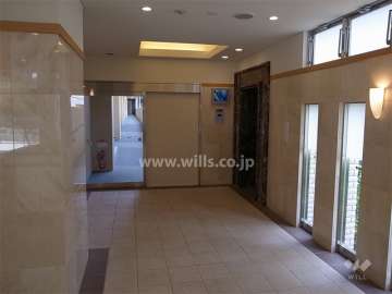 エレベーターはモニター付きです。