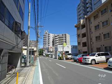敷地北側の前面道路