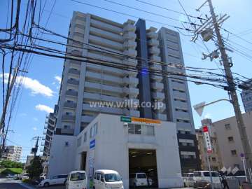 クリスタルグランツ江坂広芝町の外観（北東側から）