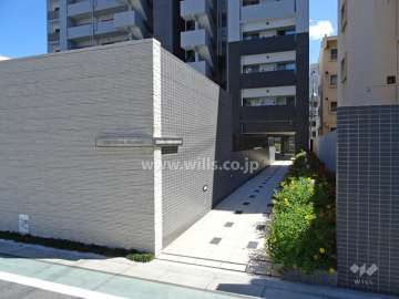 サブエントランスのアプローチ