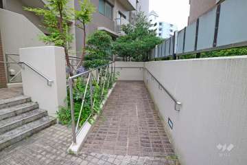 エントランスのスロープ