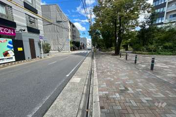 敷地北側の前面道路
