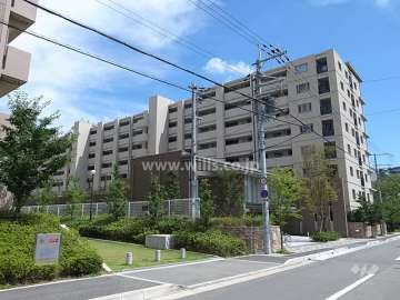 プラウド北千里の外観（北西側から）