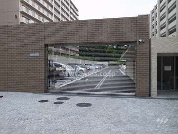 駐車場の出入り口（リングシャッター付き）