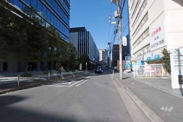 敷地東側の前面道路