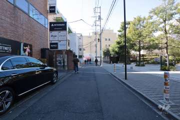 敷地南東側の前面道路