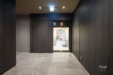 建物内にあるスーパー出入り口（直通）