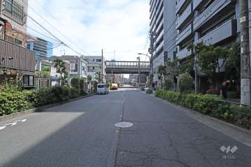 敷地南東側の前面道路