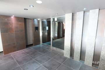 エントランスはオートロック付きです。