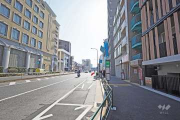 敷地東側は外苑東通りに面しています。