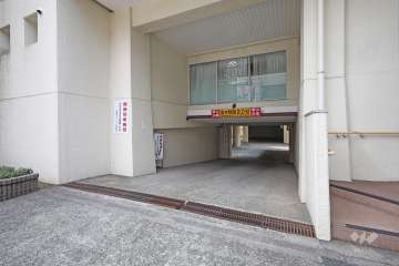 駐車場の出入り口　