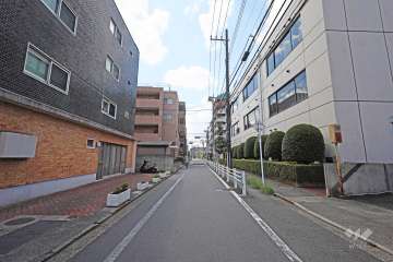 敷地北東側の前面道路　