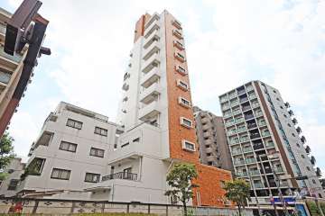 ヴィザージュ三鷹の外観（北東側から）