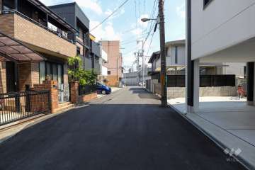 敷地北東側の前面道路