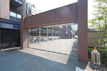 駐車場の出入口（リングシャッター付き）