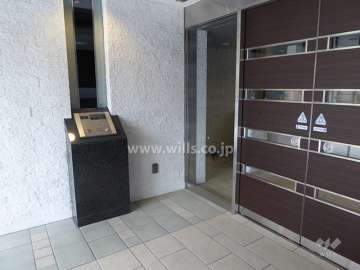 エントランスはオートロック付きです。