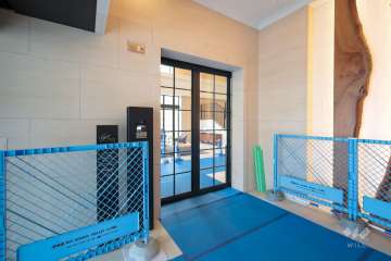 エントランスはオートロック付きです。