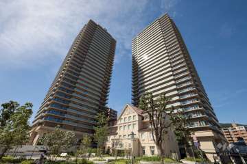 ジオタワー宝塚グランレジスは2棟構成です。