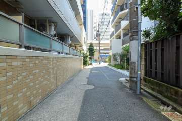 敷地東側の前面道路