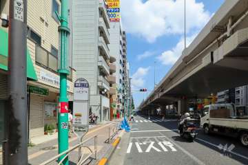 敷地南側の前面道路（甲州街道）