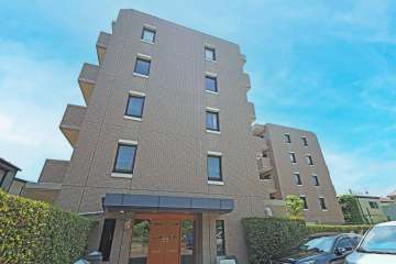 ロイヤルアーク武蔵野の外観（北東側から）