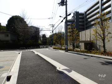 敷地東側の前面道路