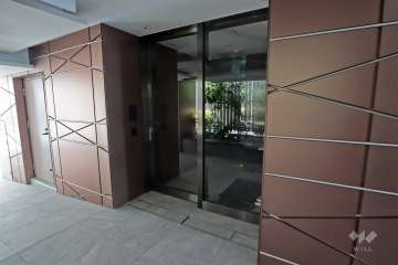 エントランスはオートロック付きです。