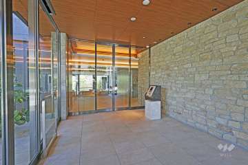 エントランスはオートロック付きです。