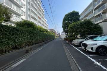 敷地南東側の前面道路