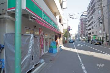 敷地東側の前面道路（南側から）