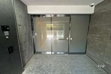 エントランスはオートロック付きです。